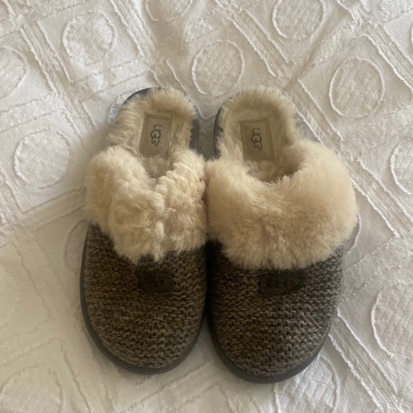 Ugg slippers - Picture 2 of 4